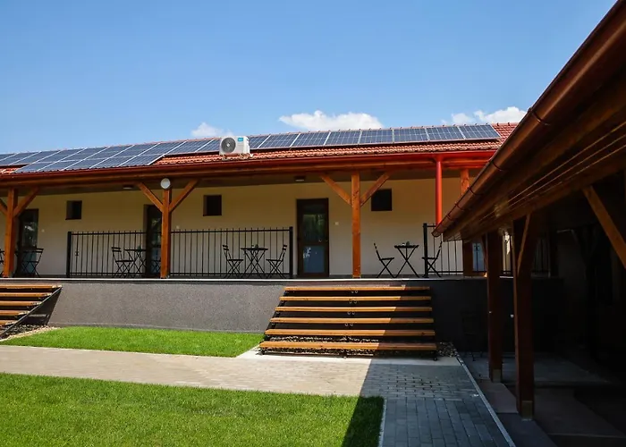 Tulip Garden Panzió Alojamento de Acomodação e Pequeno-almoço Kekcse