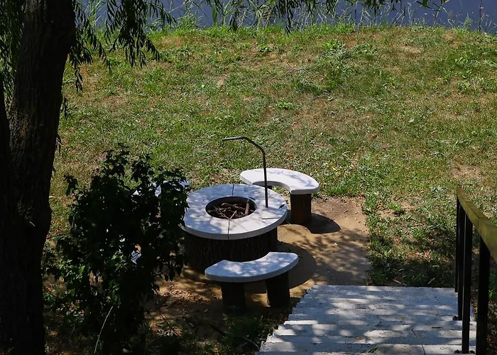 Tulip Garden Panzió Alojamento de Acomodação e Pequeno-almoço 3*